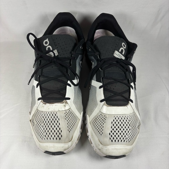 On Cloud Cloudflow Mens Size 10.5 Black/White Running Cloudtec Shoes - Picture 1 of 8